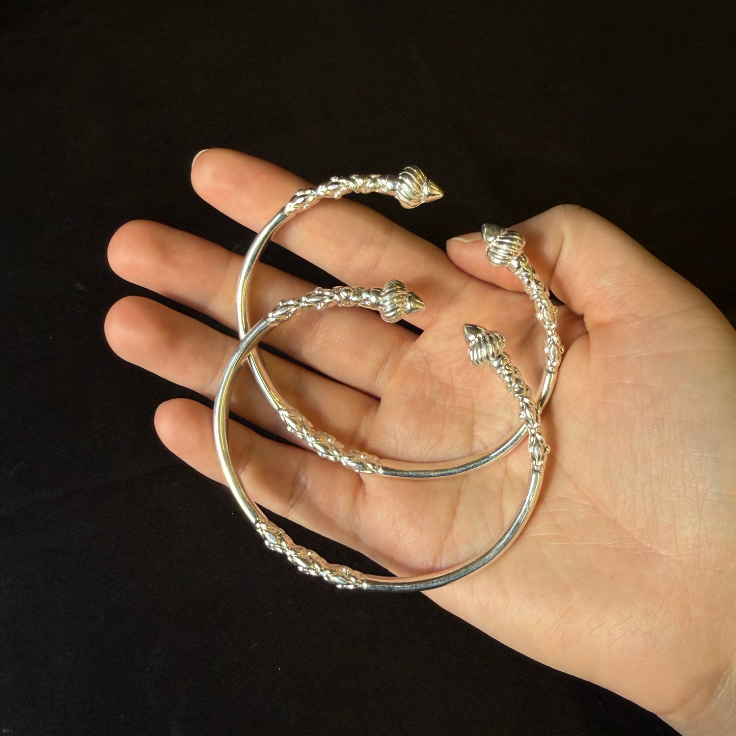 Taj Mahal Ridged Arrow Flat Thick .925 Sterling Silver West Indian Bracelet Bangles, 1 pair