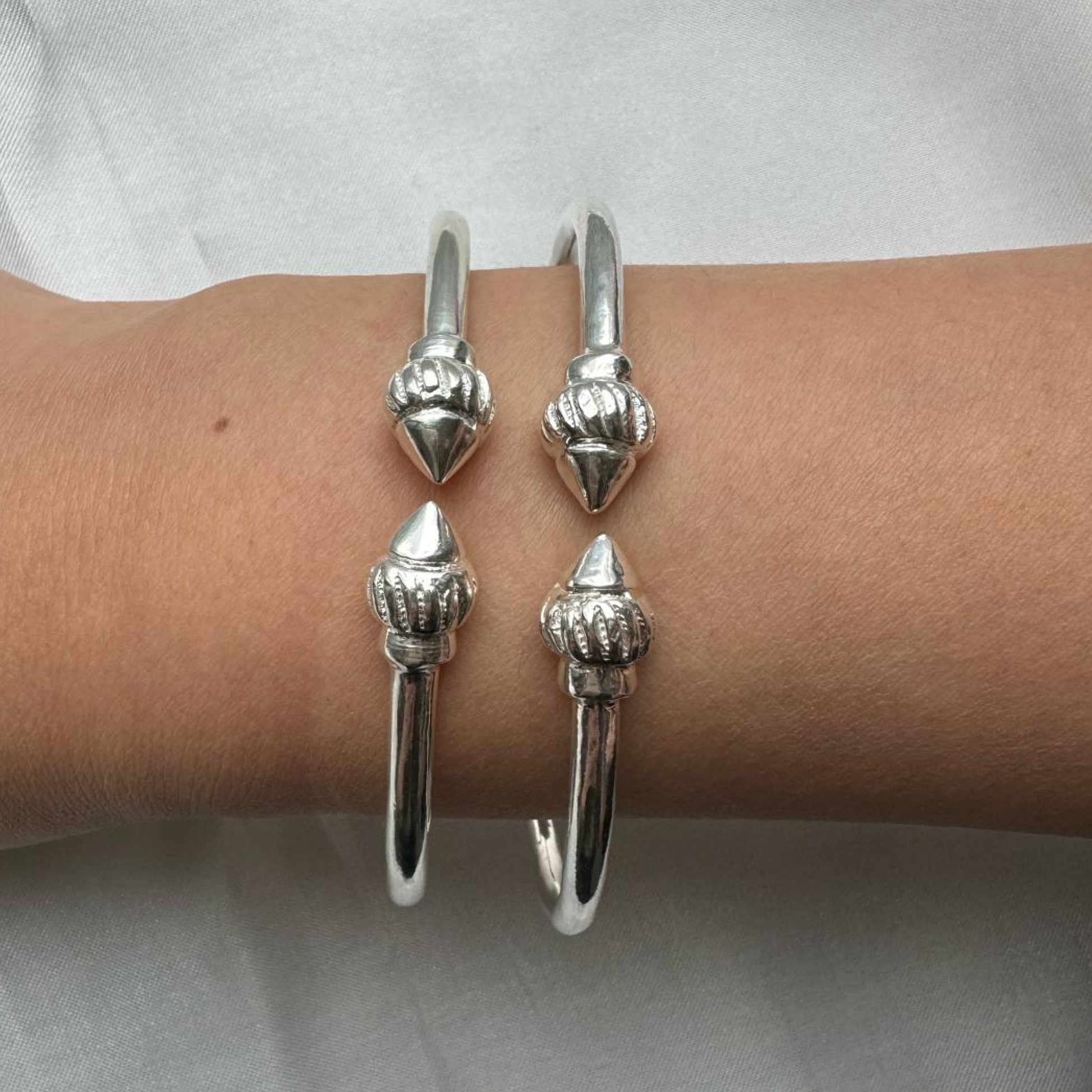 Ridged Arrow Taj Mahal .925 Sterling Silver Plain West Indian Bangles, 1 pair