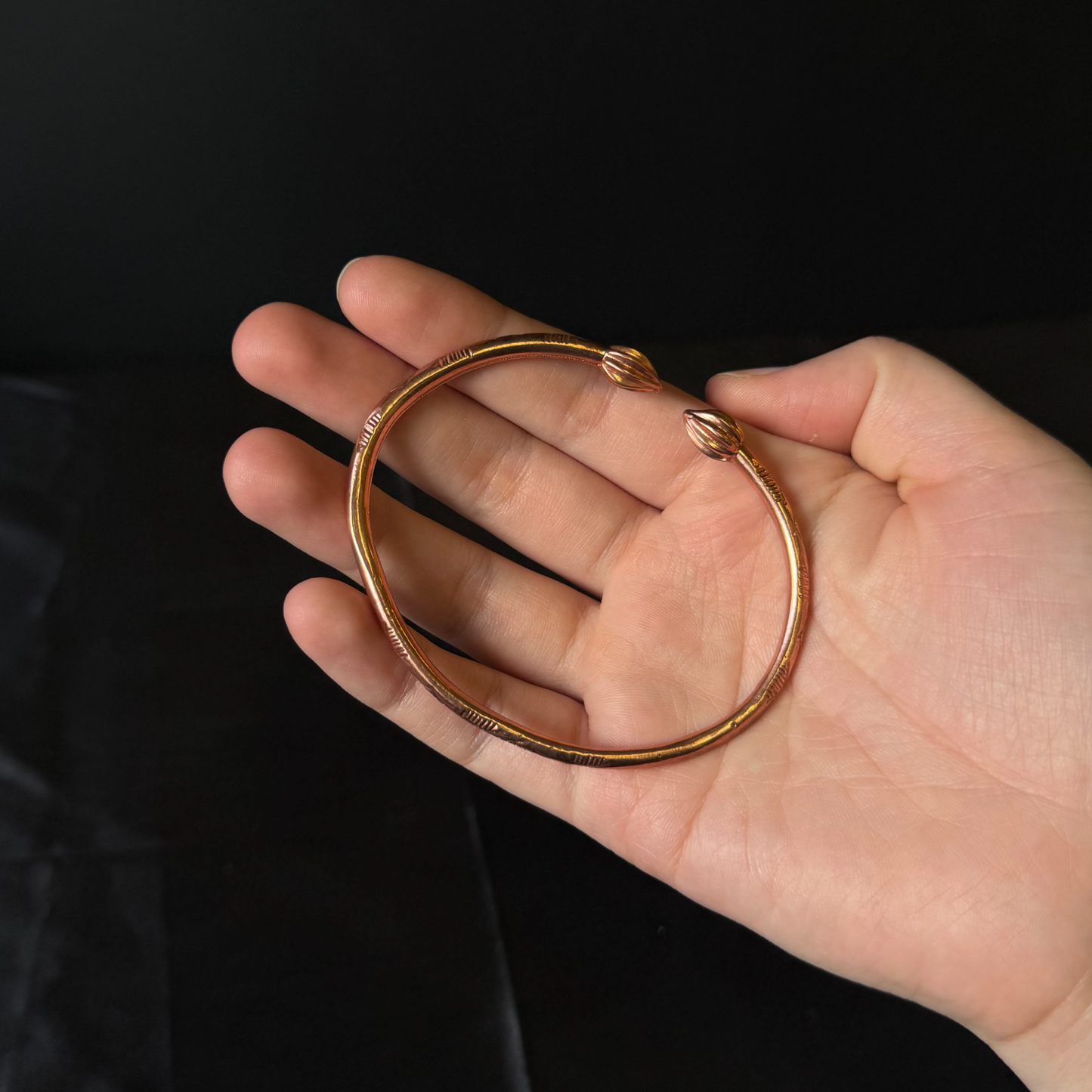 Cocoa Pods Tulip Bulb Pure Copper West Indian Bangle, 1 piece