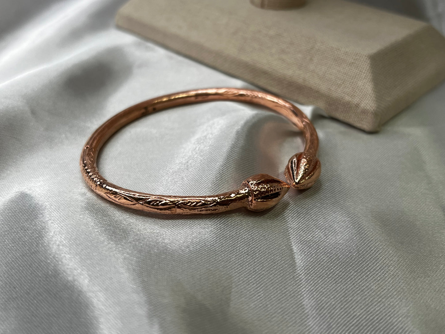Large Cocoa Pods Pointy Bulb Pure Copper West Indian Bangle, 1 Piece